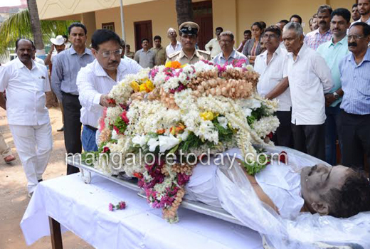Retired DySP B J Bhandary death: Hundreds bid tearful aideu 1
